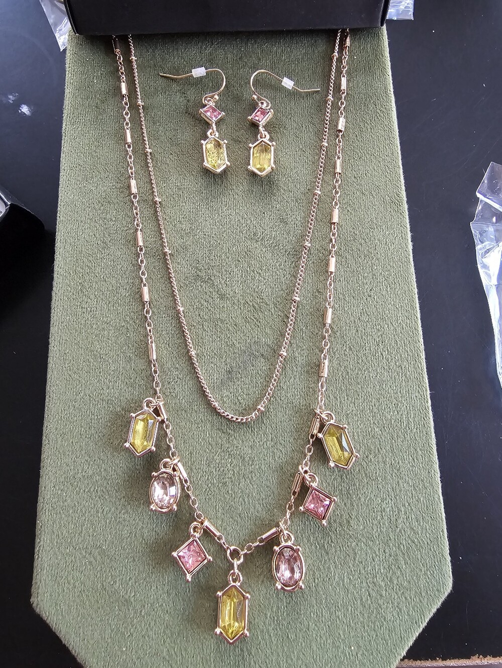 Avon Necklace And Earring Set